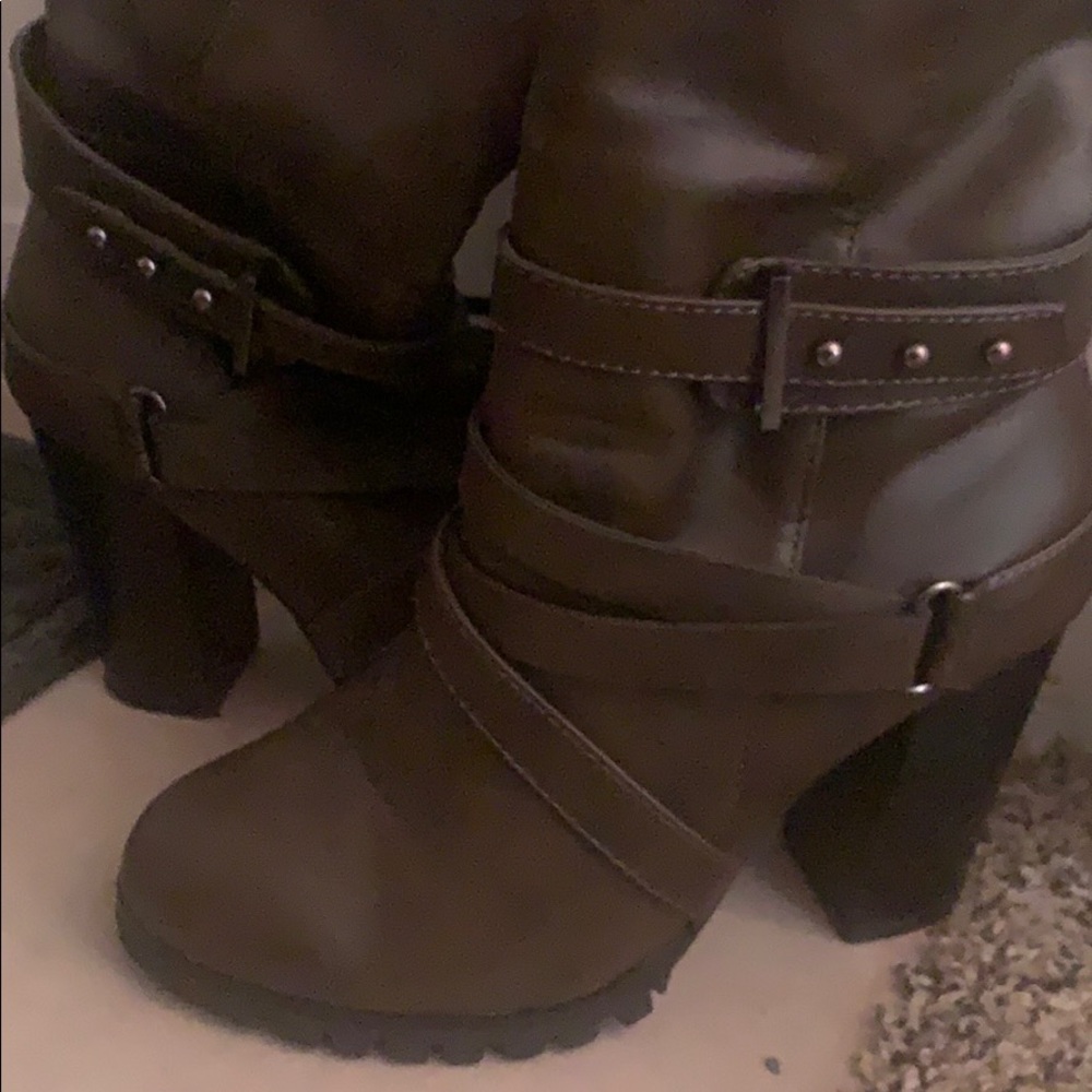 Brown knee-hi boots with buckle